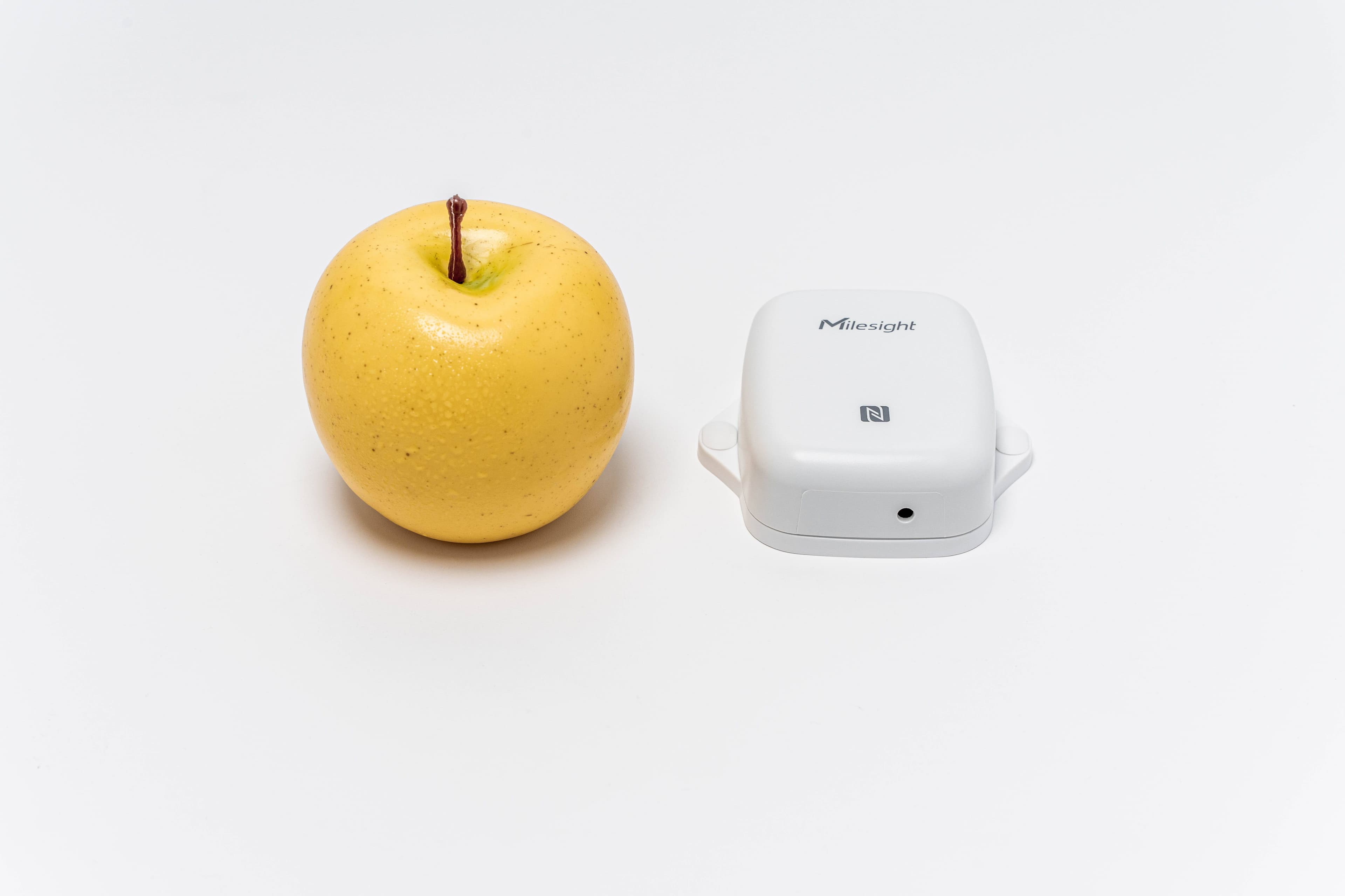Sensor de temperatura y humedad LoRaWAN EM300-TH-915M exterior
