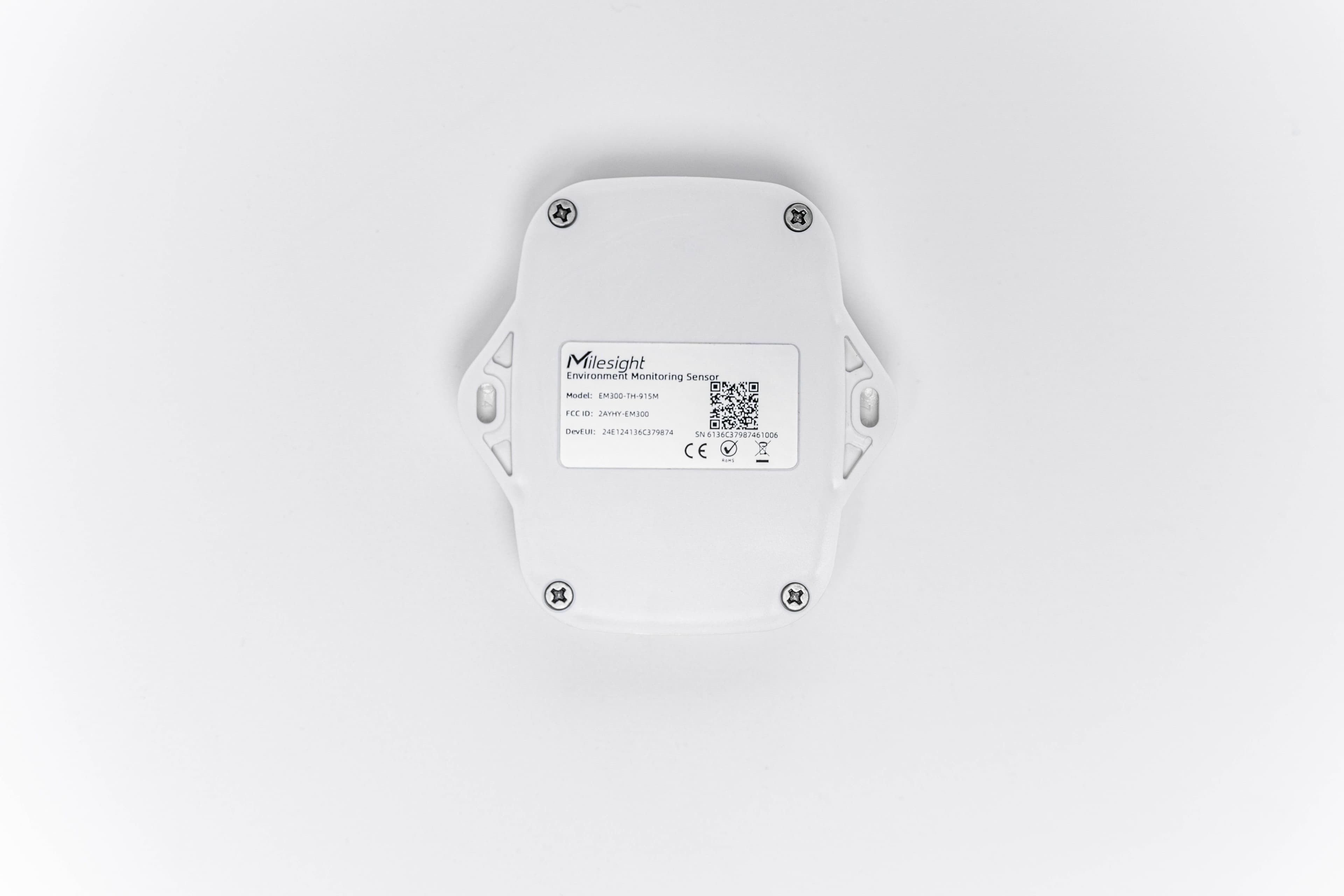 Sensor de temperatura y humedad LoRaWAN EM300-TH-915M exterior